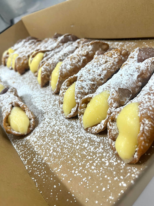 6 pack of Cannoli (Custard chocolate and vanilla)